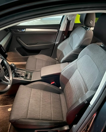 Skoda Superb cena 94800 przebieg: 106000, rok produkcji 2019 z Warszawa małe 172